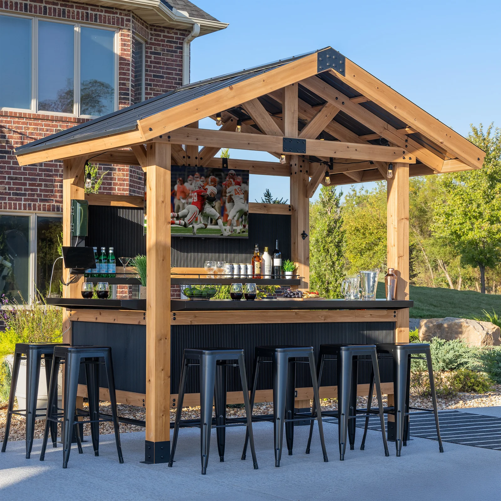 Installed outdoor kitchen and bar