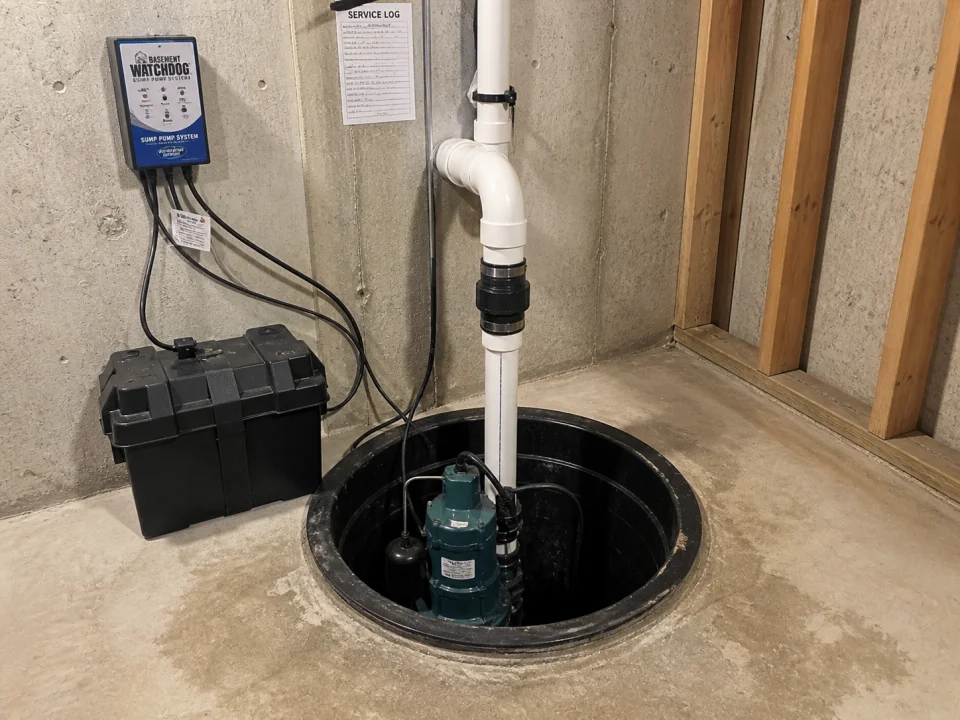 Sump pump basin with submersible pump and battery backup